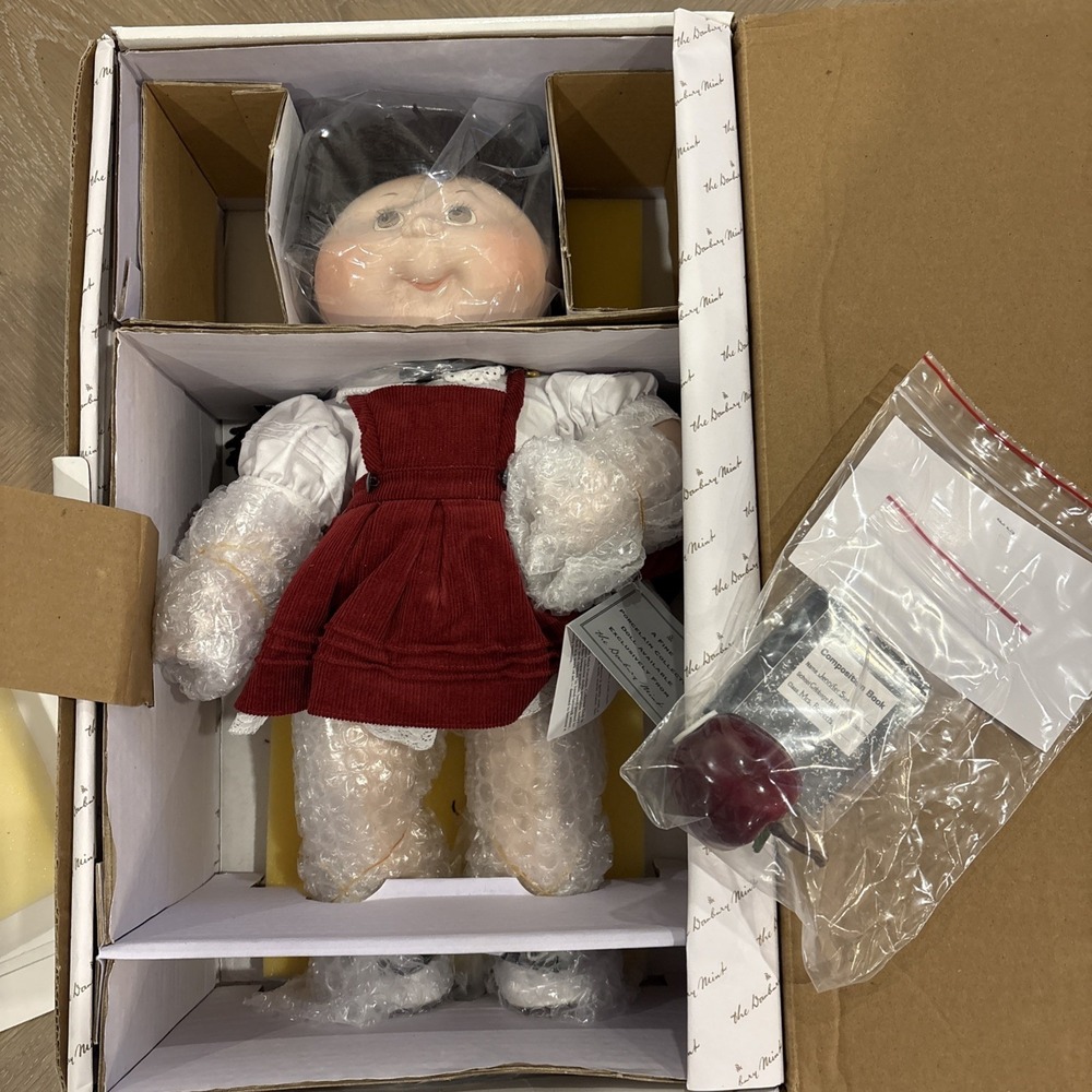 Danbury Mint - Cabbage Patch Kids - Jennifer Sue Porcelain Doll - 1995 - NIB